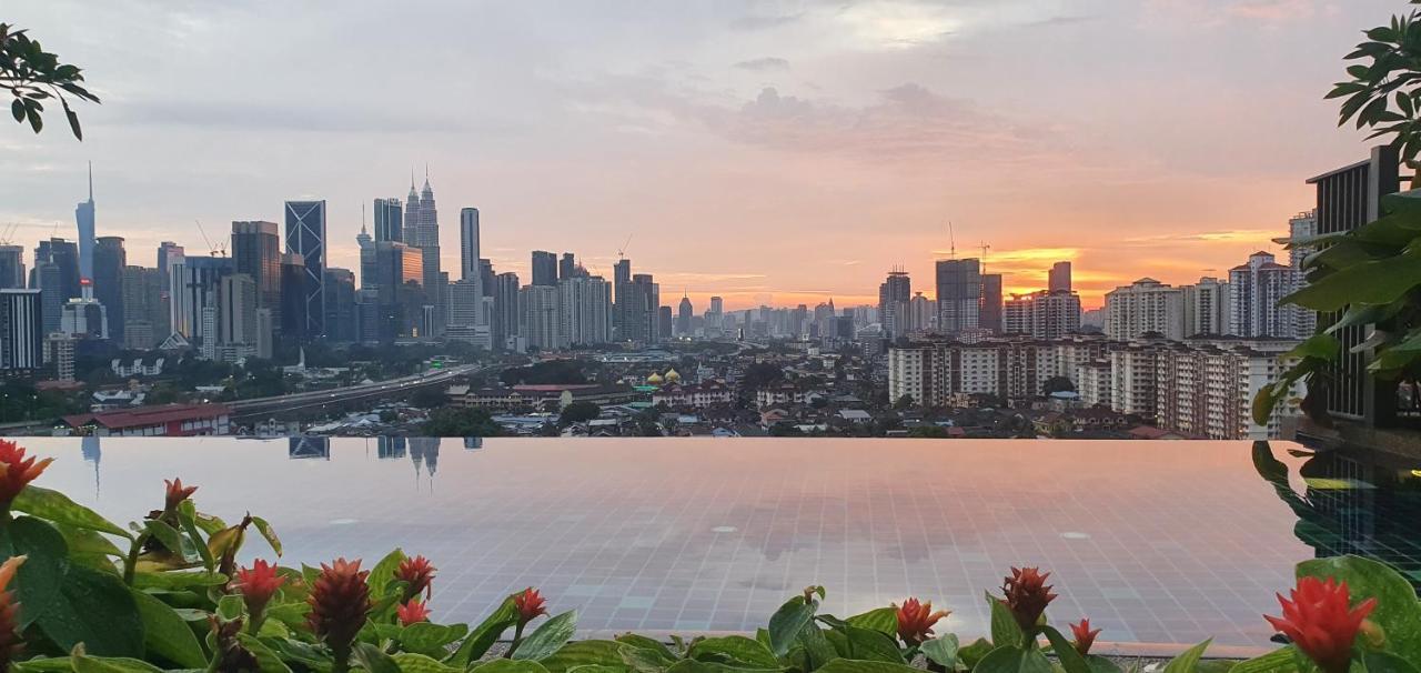 Studio Near Klcc And Lrt With Superb View Kuala Lumpur Exterior photo