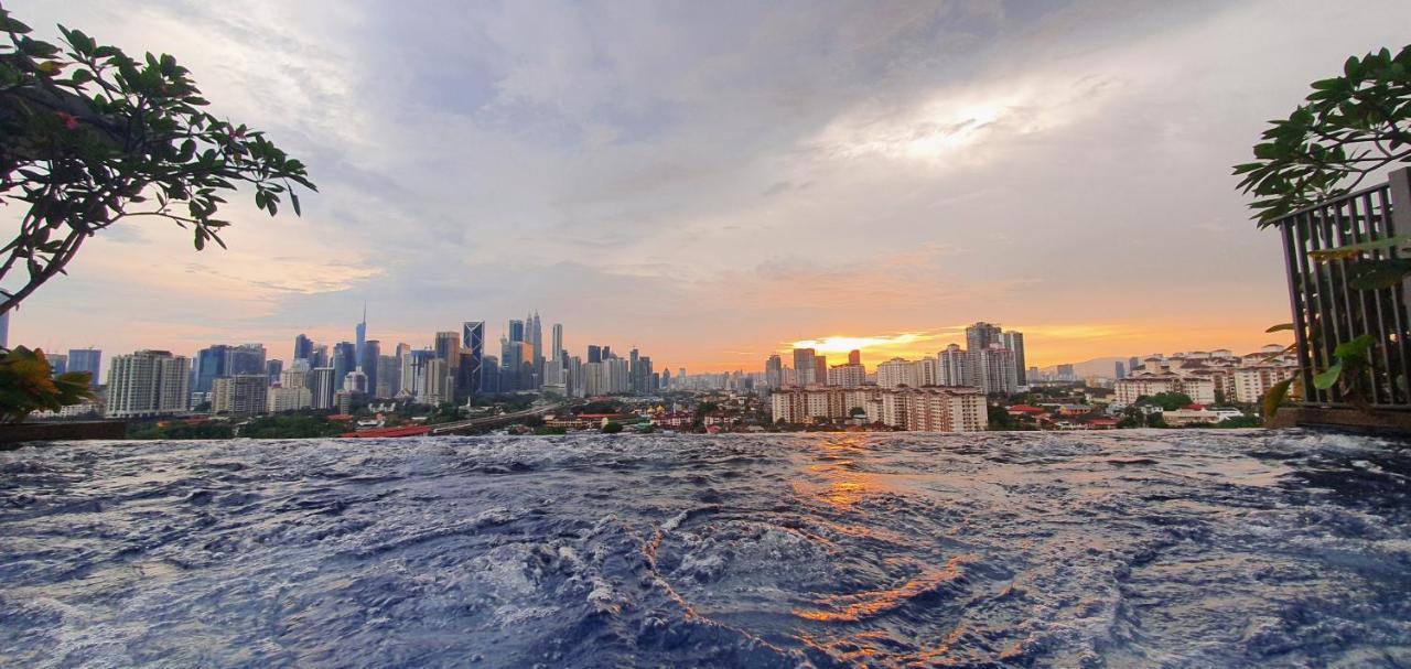 Studio Near Klcc And Lrt With Superb View Kuala Lumpur Exterior photo